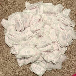 Lot of disposable nursing pads
